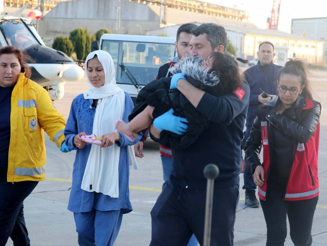 Antalya'daki Teleferik Kazasından Nefes Kesen Görüntüler! Beşik Gibi Sallanan Kabinlerde Metrelerce Yükseklikte Zamanla Yarış 26